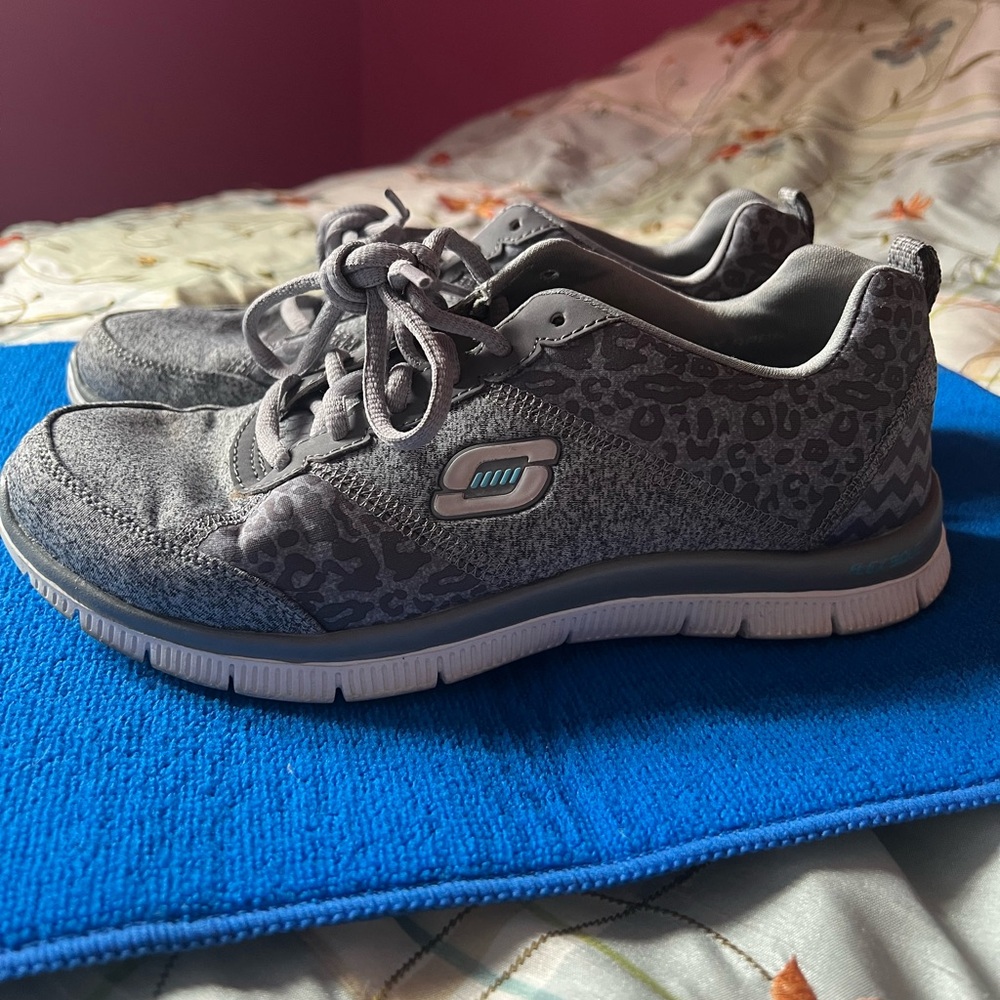 Skechers Women's Gray Patterned Sneakers